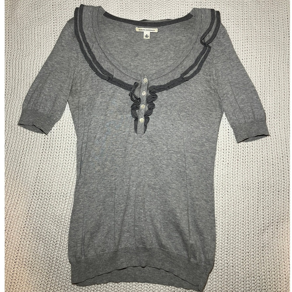 Banana Republic Womens M Gray Knit Short Sleeve Ruffle Button Henley Top Neutral